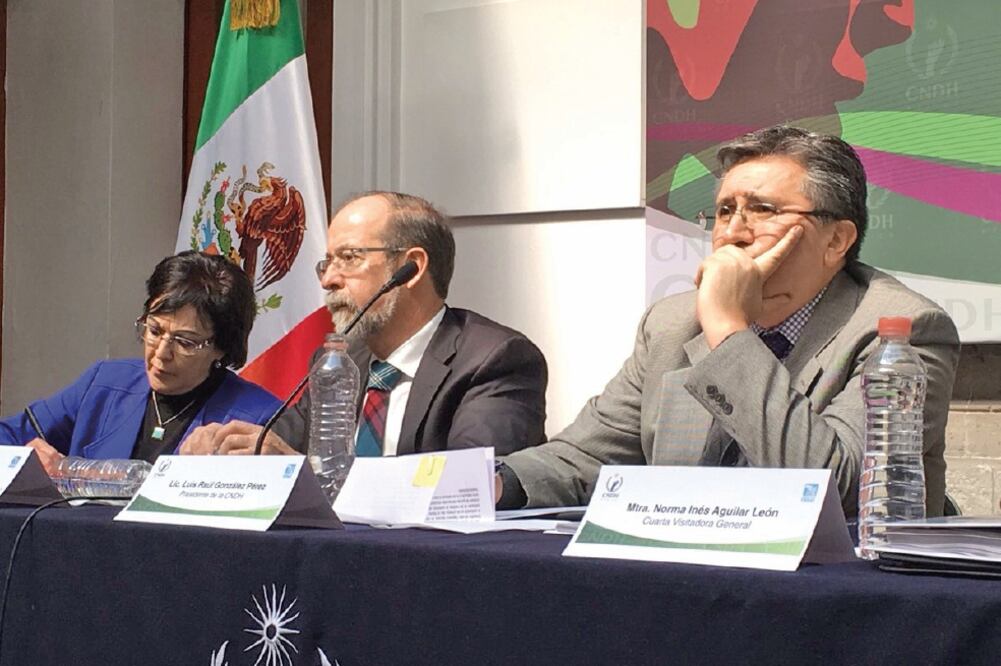 Luis Raúl Gonzalez Pérez, presidente de la Comisión Nacional de los Derechos Humanos, se rehusó a responder si rechazará el bono extraordinario que recibirán tanto él como los funcionarios de alto nivel de ese órgano. (TOMADA DE TWITTER)