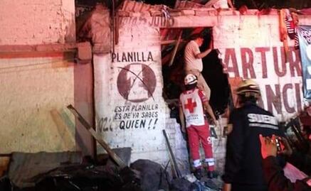 Lluvia en Ecatepec desprende ladera; rescatan a hombre bajo toneladas de lodo