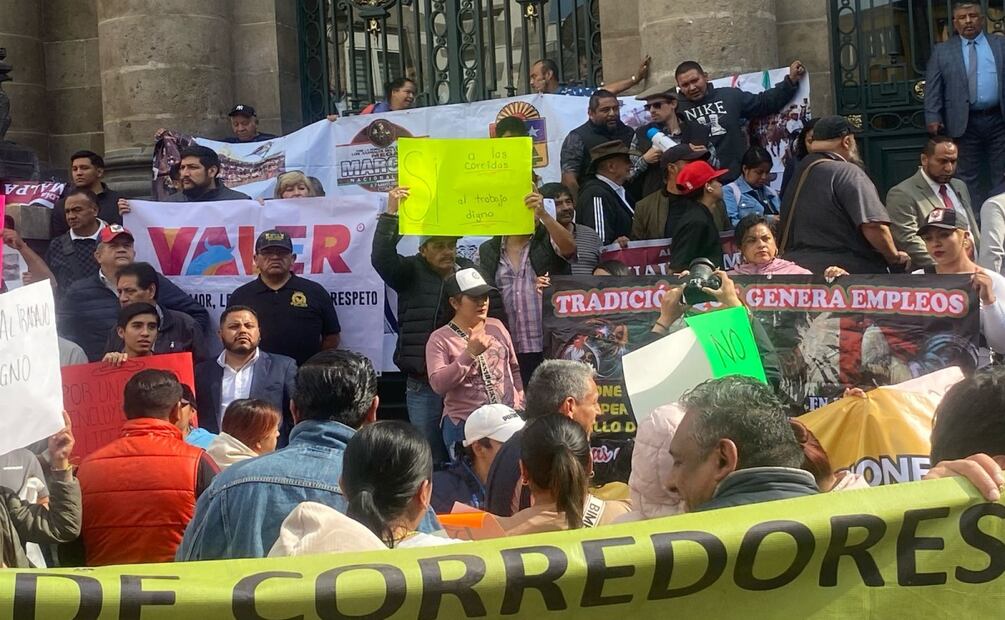 ‘Es nuestro sustento, queremos trabajar’; galleros y taurinos se manifiestan contra iniciativa para prohibir corridas de toros y peleas de gallos. Foto: Omar Díaz