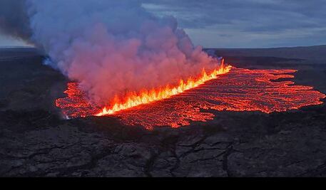 FOTOS: Impactantes imágenes de la erupción de un volcán en Islandia; emerge lava por fisura en el suelo