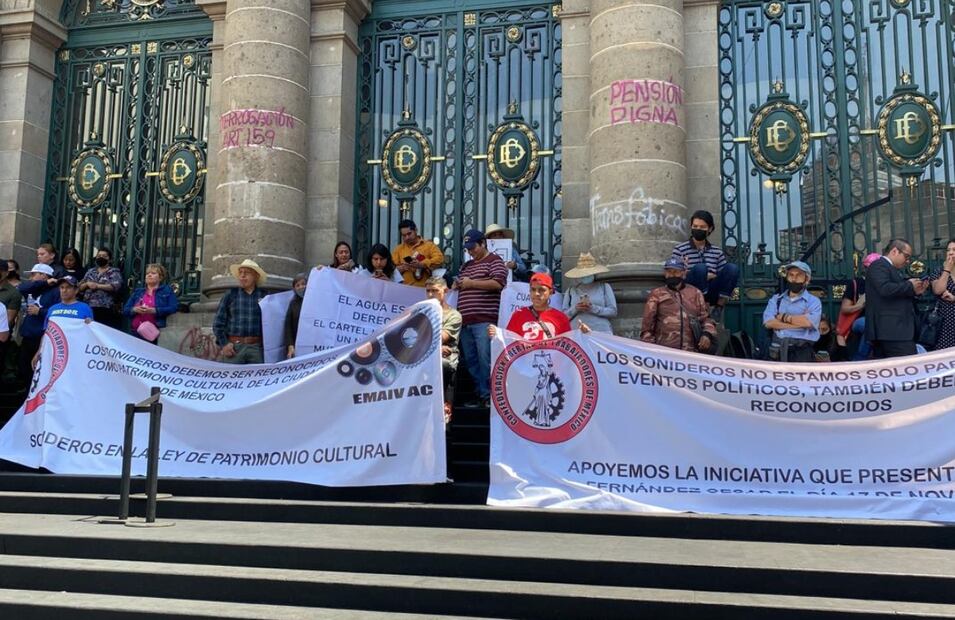 Manifestantes denuncian que con estos polígonos se darían facilidades administrativas para que los nuevos desarrollos obtengan permisos de agua, lo que los dejaría sin el vital líquido FOTO:  Omar Díaz/ EL UNIVERSAL