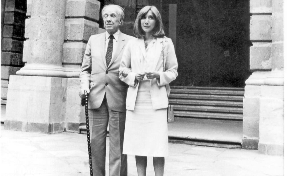 Jorge Luis Borges posa en México junto a su esposa, María Kodama, escritora y traductora. Foto: PAULINA LAVISTA