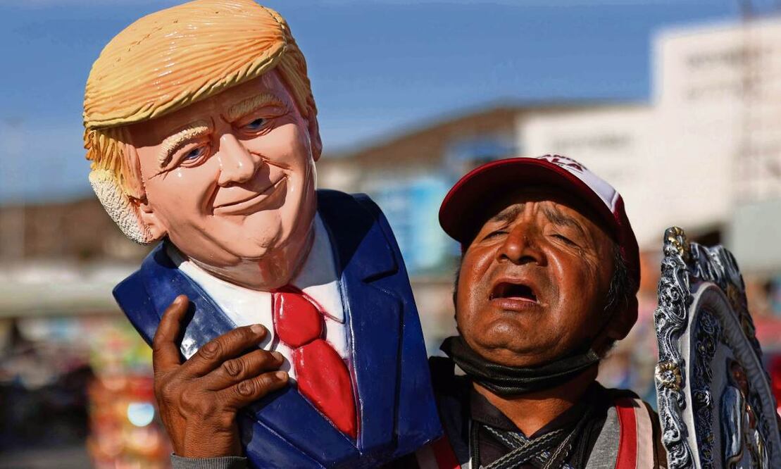 La alcancía que se ha vendido mejor desde que sufrió un atentado en su campaña, la verdad, es la de Trump, dice Leonardo. (23/01/2025) Foto: Diego Simón Sánchez | EL Universal
