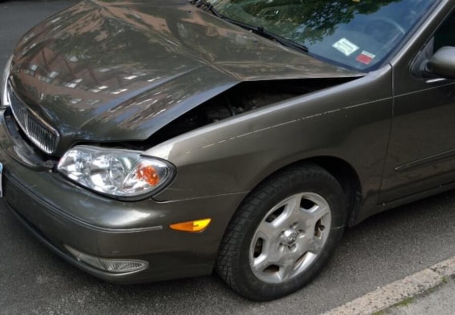 Qué hacer si chocaron mi auto estacionado