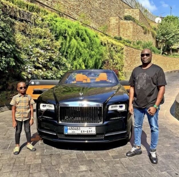 Mompha Jr., el niño influencer que tiene colección de autos de lujo