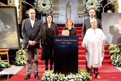 En Bellas Artes, amigos y familia despiden al pintor Rafael Coronel