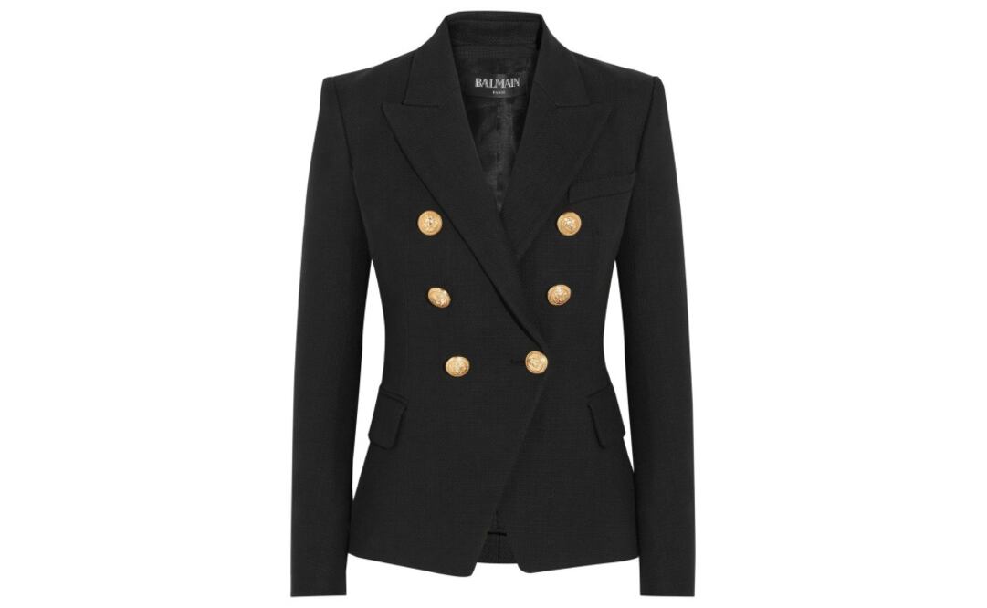 El Blazer ochentero 
De: Balmain
Esplendor de los ochenta: escógelo de silueta ajustada con hombros estructurados, botonadura dorada.