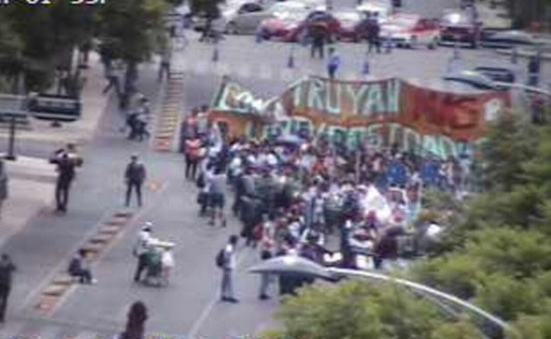 Marcha del Movimiento de Aspirantes Excluidos de la Educación Superior. (Foto: Twitter @OVIALCDMX)