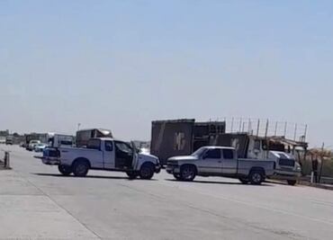 “Sin agua, no hay paso”, protestan Yaquis en carretera federal México 15 en Sonora; acusan desabasto desde hace 3 años