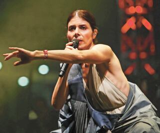 Se meten hasta el estudio de Ely Guerra