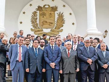 Parlamento acusa a Nicolás Maduro de “usurpador”