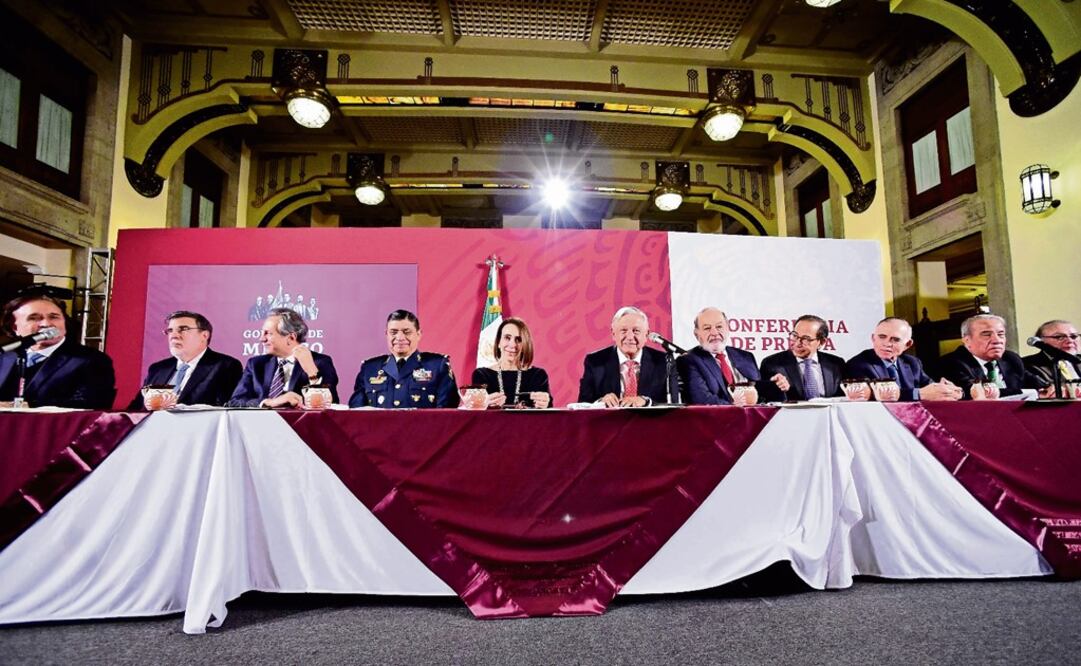 The President held an event to ask business leaders to buy raffle tickets - Photo: Courtesy of the Mexican government