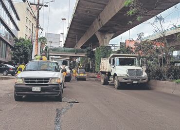 Bacheo en Periférico Norte causa caos