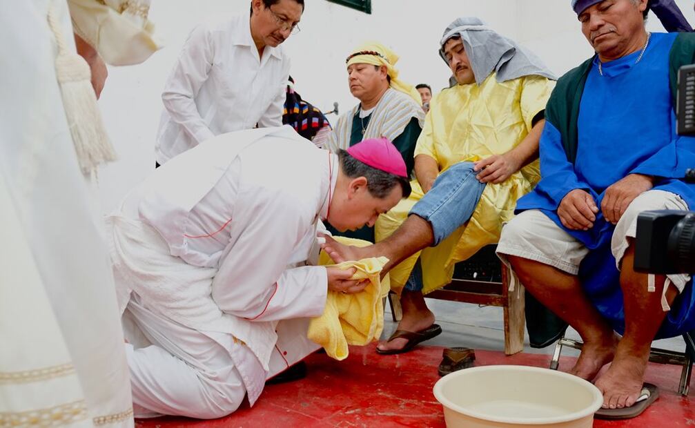 Como parte de la Semana Santa en el estado de Yucatán, el arzobispo, Gustavo Rodríguez Vera, lavó los pies de 12 reos en el penal de la ciudad de Mérida. Fotos: Cuauhtémoc Moreno / EL UNIVERSAL