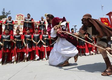 Embajadores asisten al Viacrucis de Iztapalapa
