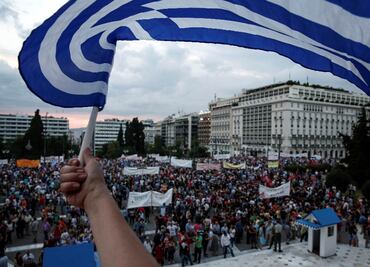 Protestan miles en Atenas contra la austeridad