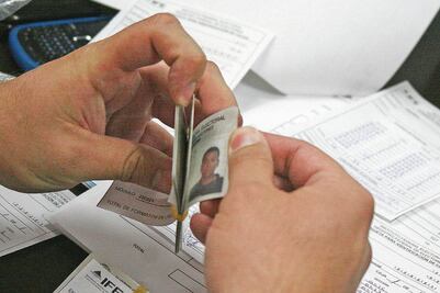 INE verifica a más de 6 millones en padrón priista