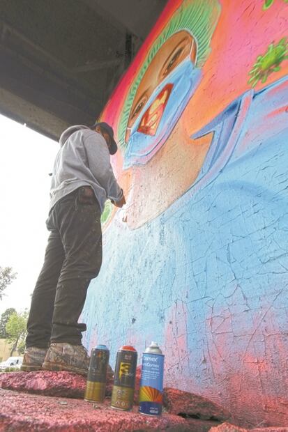 Graffiti artist paints mural in honor of Mexican healthcare workers fighting COVID-19