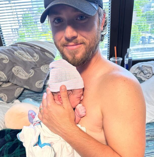 Jeremy Sumpter dio la bienvenida a Lucy Sonw, su primera hija.
Foto: Instagram