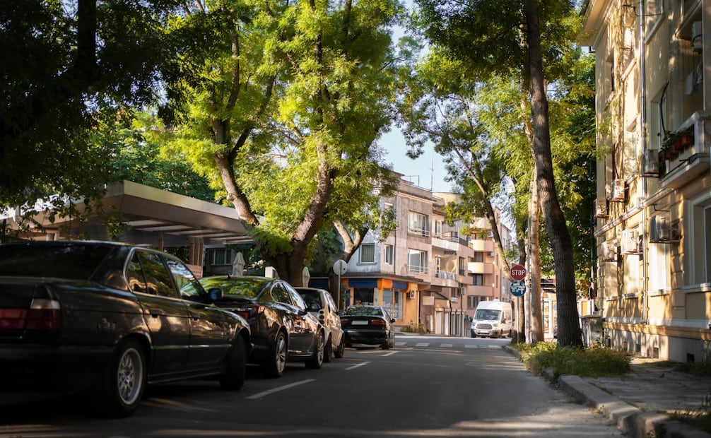 Auto estacionado. Foto: Freepik