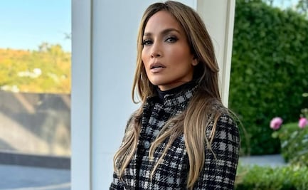 Minishorts y cárdigan, el total look de punto de Jennifer Lopez
