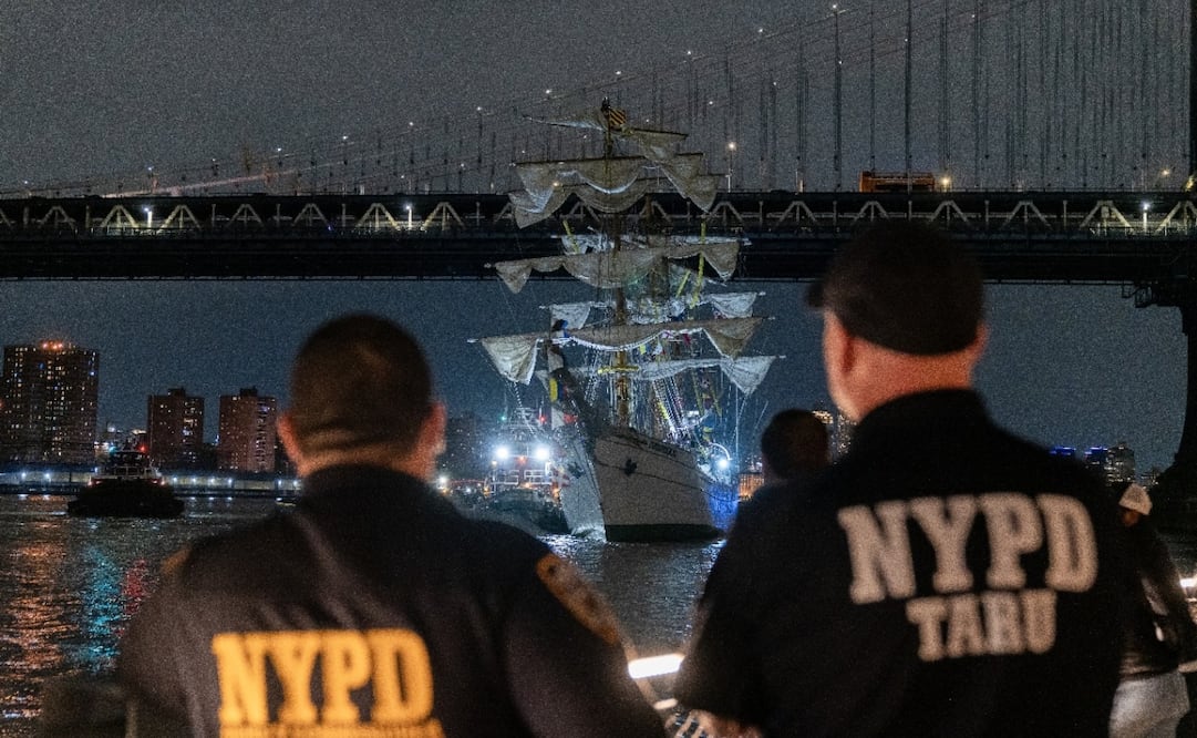 Alcalde de Nueva York reporta dos muertos, tras choque de Buque Cuauhtémoc; informa había 277 tripulantes. Foto: de  EFE/ Angel Colmenare