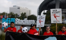 Trabajadores del SoFi Stadium amenazan con irse a huelga si ICE opera en el Mundial 2026