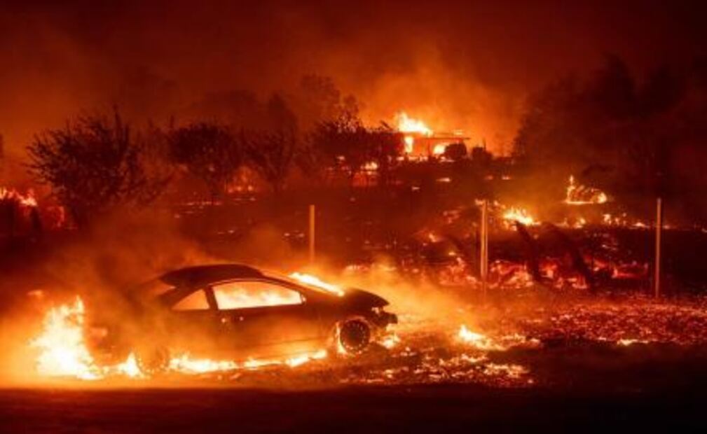 Incendios en California dejan al menos 5 muertos y miles de evacuados