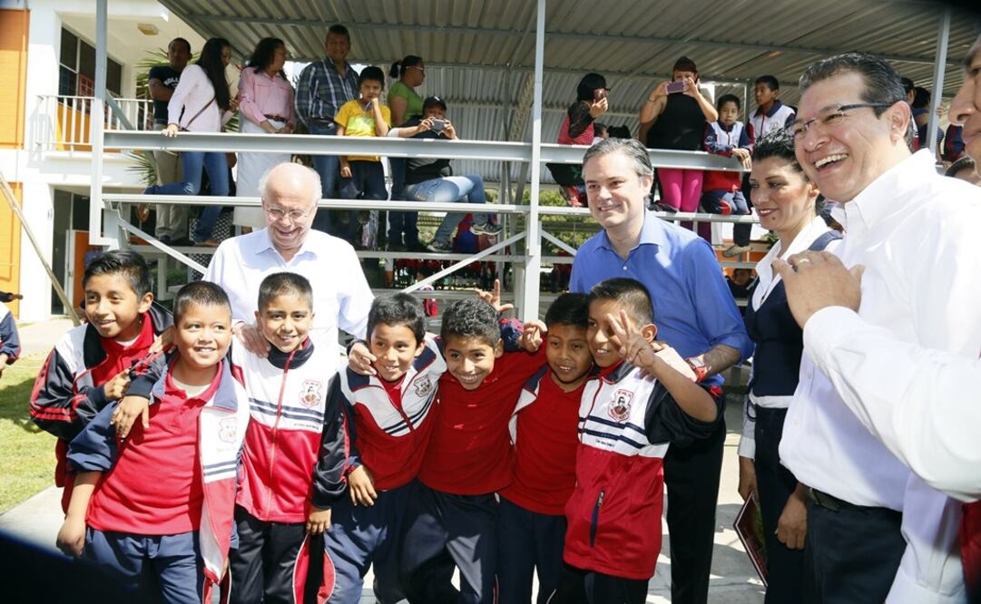 Los funcionarios acudieron a la Primaria Urbana "Amado Nervo". /Especial