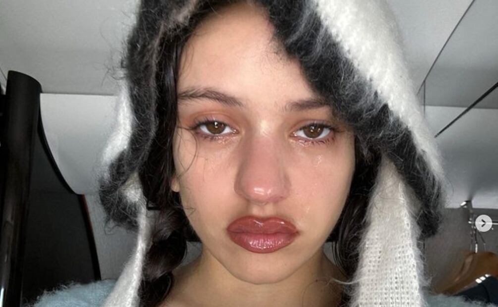 Rosalía publica foto llorando en Instagram