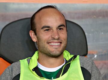 León defiende a Landon Donovan