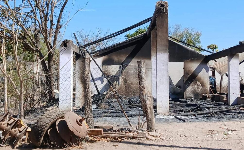 Autoridades hallan vehículos destruidos y viviendas incendiadas en Sinaloa (18/03/2025). Foto: Cortesía