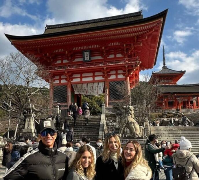 Andrea Legarreta celebra en Japón el cumpleaños 16 de su hija Nina Rubín