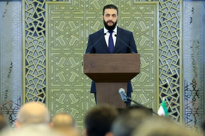 Presidente de Siria Ahmed al-Sharaa forma un nuevo gobierno de transición; promete priorizar los intereses de la patria