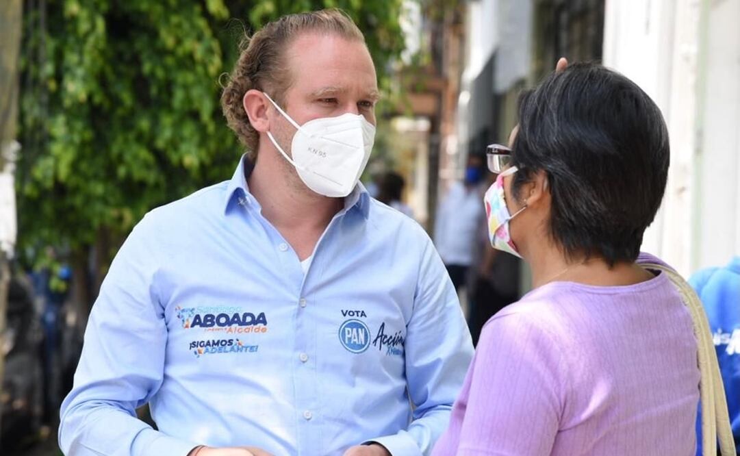 Tras felicitarlo, los habitantes de la Postal le informaron que “en casa seguimos tu trabajo y apoyamos con todo para que te quedes". Foto: Especial 