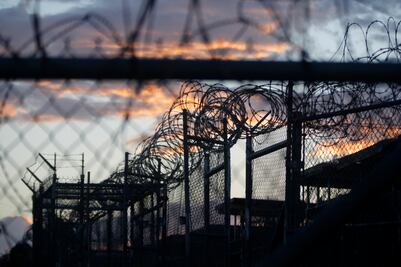EU transfiere 15 presos de Guantánamo a Emiratos Árabes