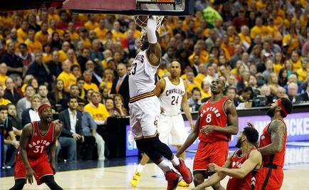 Cleveland arrasa a Toronto y saca buena ventaja