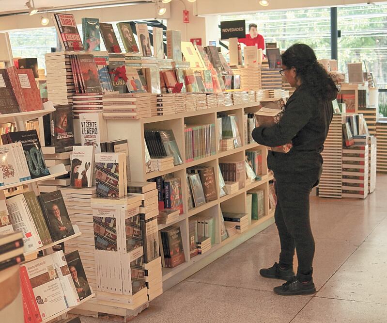 En el marco de la FIL Guadalajara presentan estadísticas que reflejan el golpe que ha dado la pandemia de Covid a la cadena librera. Mayo fue el mes con la caída de ventas más pronunciada. Foto: ARCHIVO EL UNIVERSAL