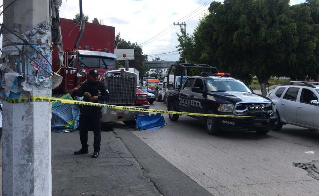 La víctima fue identificado como José de 33 años de edad, a quien los choferes conocían como “El Flaquito” y era despachador de rutas de transporte de pasajeros que transitan por la vía López Portillo. Foto: Francisco Rodríguez Gaytán. EL UNIVERSAL