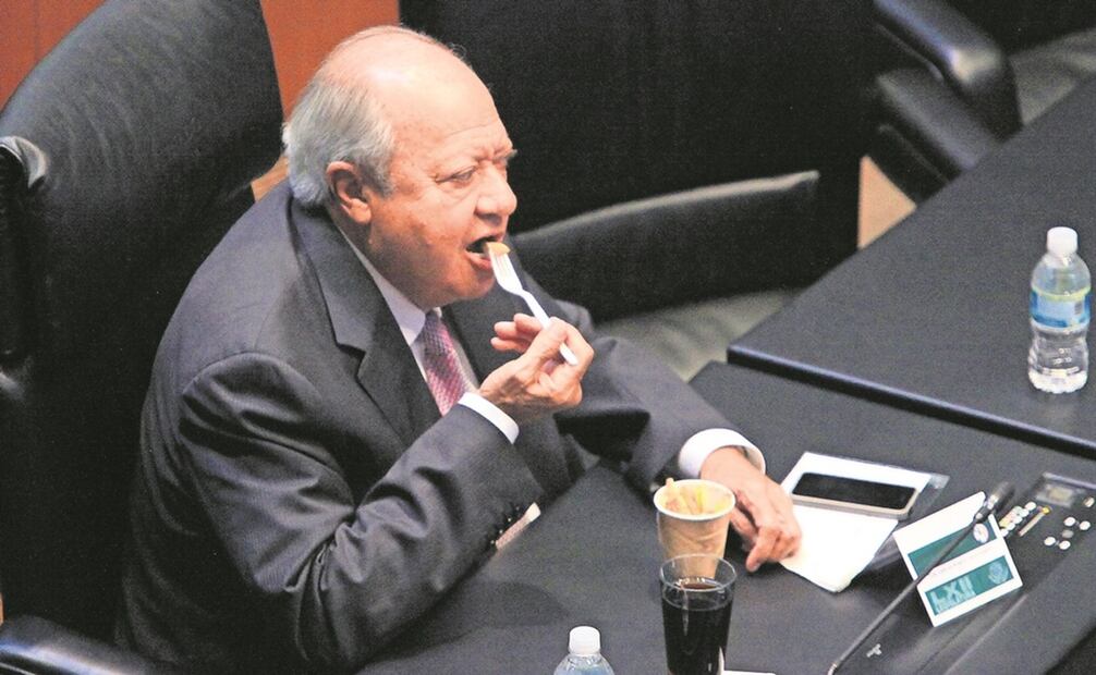 Tras casi dos años de investigaciones en contra de la cúpula de Pemex, en octubre de 2003 un juez dictó formal prisión a Carlos Romero Deschamps por su probable responsabilidad penal por peculado. Fotos: ARCHIVO EL UNIVERSAL