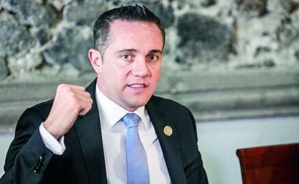 Rubalcava pide permiso para ausentarse de su cargo durante 15 días