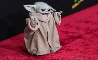 “Baby Yoda” roba miradas en la alfombra roja del estreno de “Star Wars: The Mandalorian and Grogu”