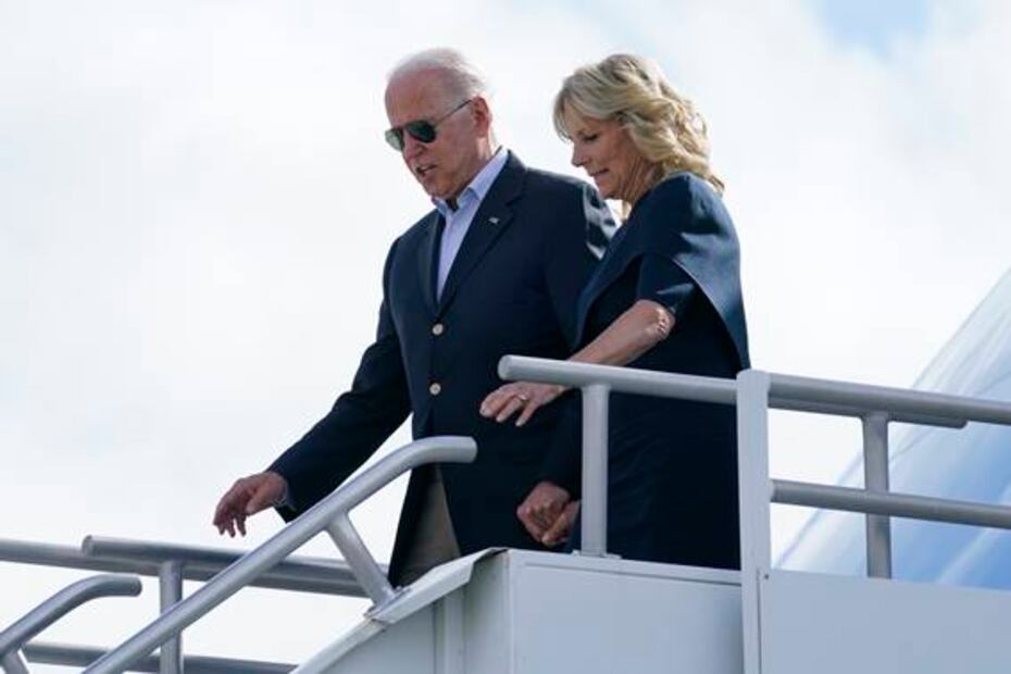 Biden llega a Miami para reunirse con afectados del derrumbe en Surfside