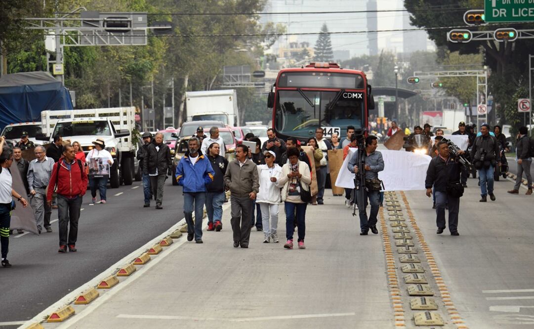 Bloqueo de damnificados. (Foto: Armando Martínez/El Gr+afico)