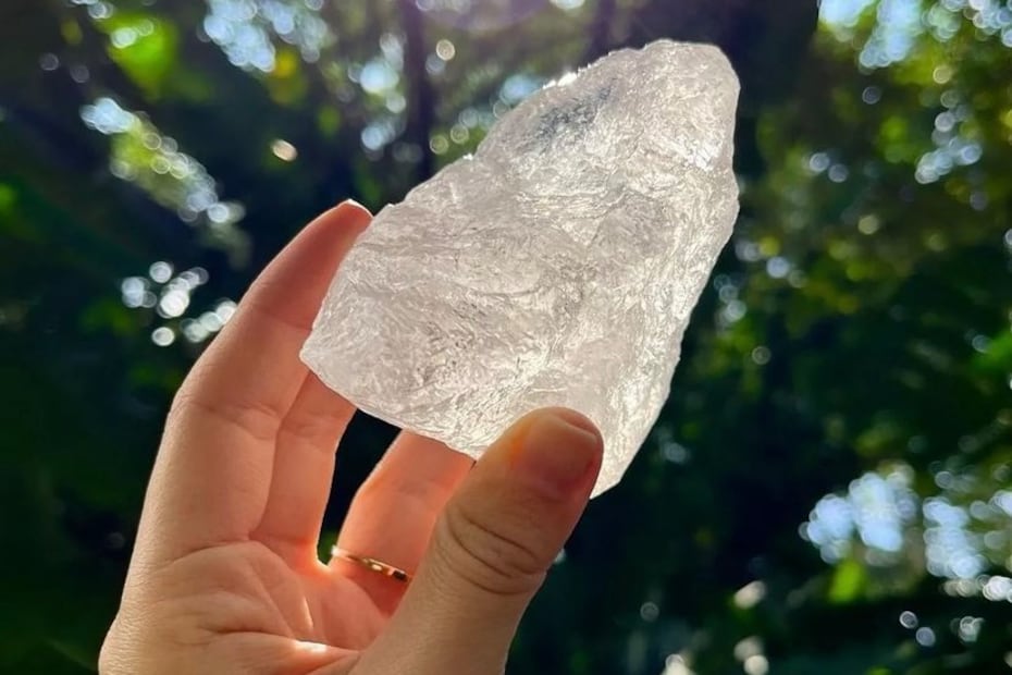 La piedra de alumbre puede durar mucho más que un desodorante convencional. Foto: Instagram @lavanda.sustentable