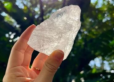 Las propiedades curativas de la piedra de alumbre en la piel