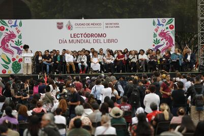 "Una sociedad que lee es una sociedad que lucha por la justicia": Clara Brugada encabeza Lectódromo del Zócalo