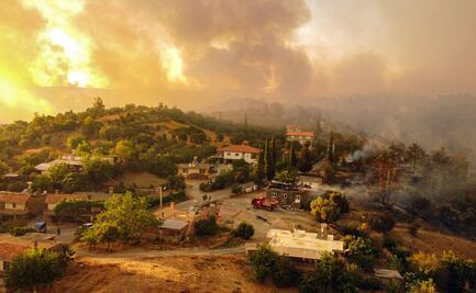 Incendios forestales arrasan el sur de Europa; fuerzan a cientos a evacuar