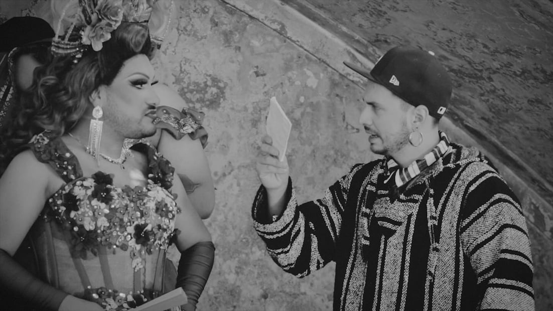 Jaime Torres, conocido por su personaje de Madame Glam Drag, jugó el papel de una de las primas. / Crédito:  Facebook de Ópera Cinema
