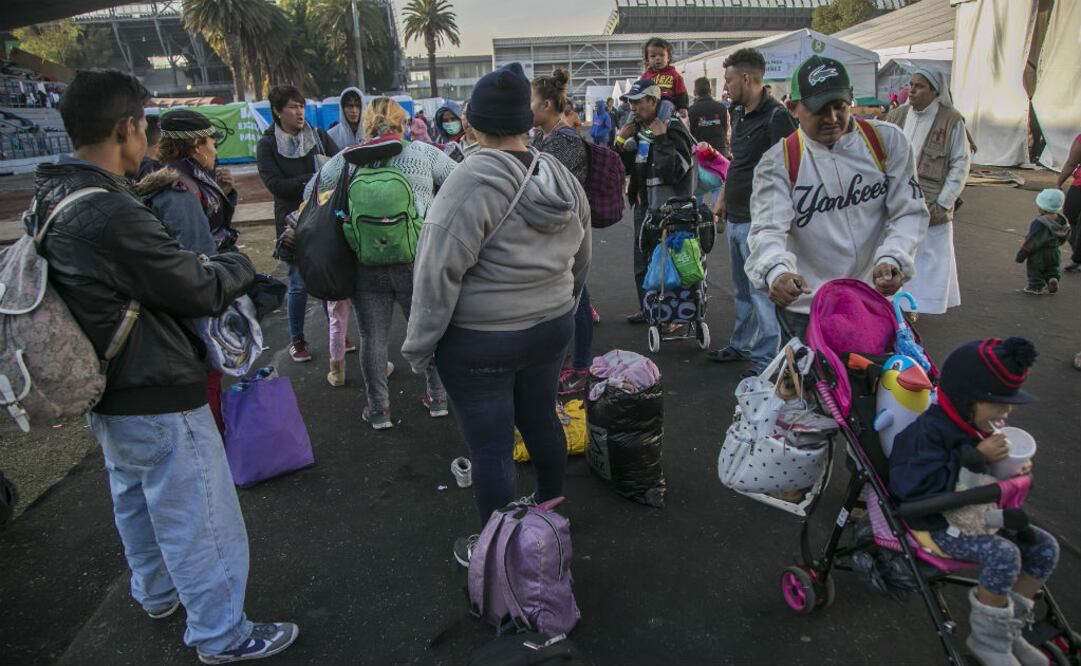 Migrantes antes de partir de las instalaciones del estado Jesús Martínez "Palillo". FOTO: Yadin Xolalpa | EL UNIVERSAL
